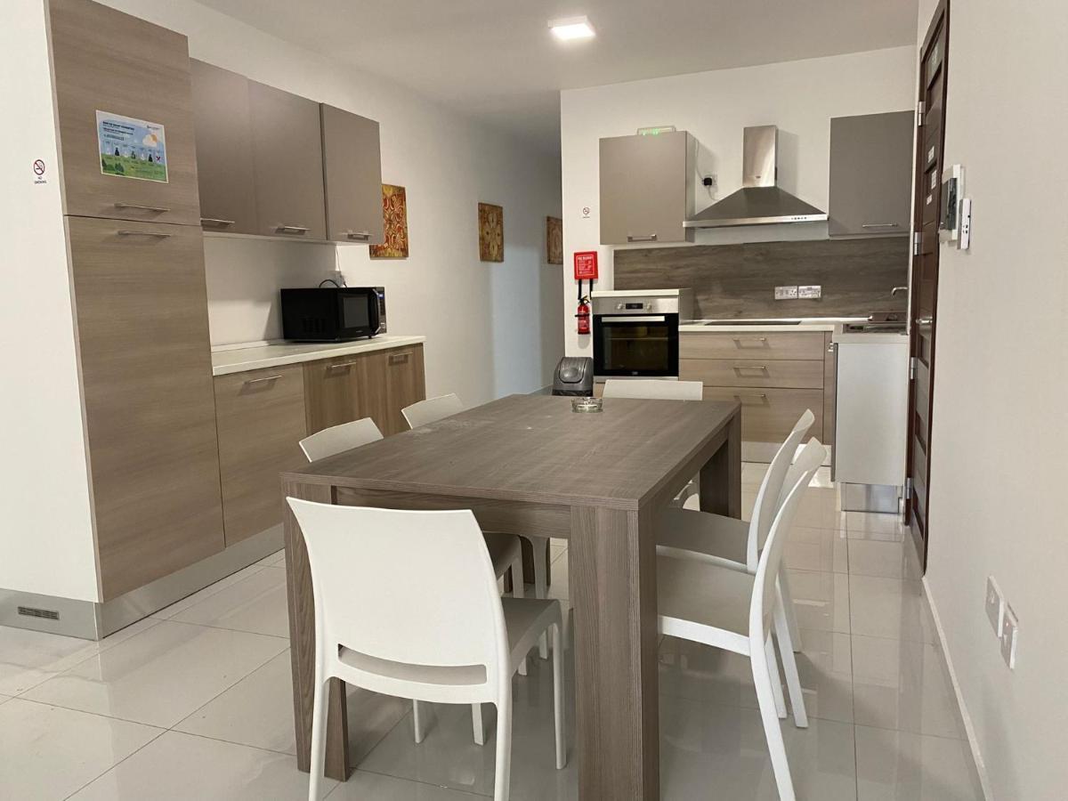 Sunrise Court Apartment Marsaskala Bagian luar foto