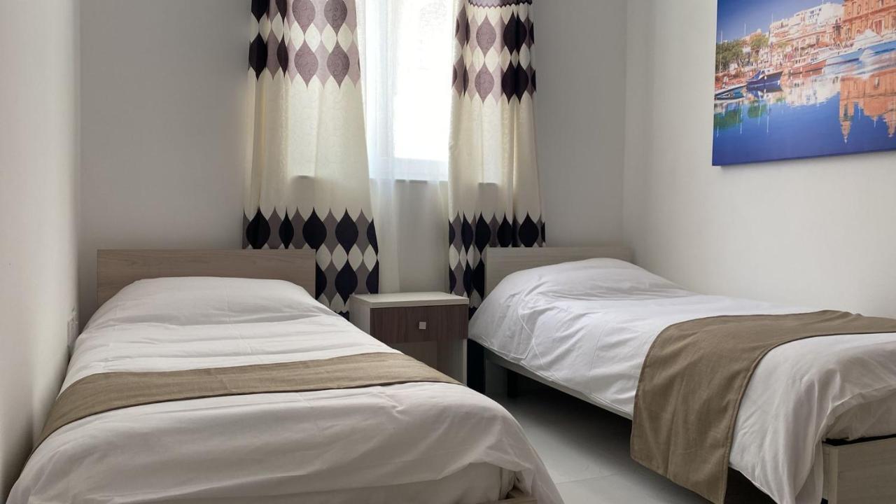 Sunrise Court Apartment Marsaskala Bagian luar foto
